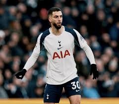 突发消息：佩德里看起来并未受伤。他刚刚从记者面前走过，甚至没有一瘸一拐的迹象。